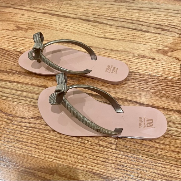 Mini Melissa Bronze Bow Flip Flop - Picture 3 of 5